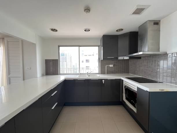 2 Bedrooms, 3 Bathrooms + 1 Study Room 236sqm @Sathorn Park Place For Rent 85,000THB/Month
