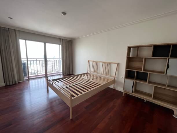 2 Bedrooms, 3 Bathrooms + 1 Study Room 236sqm @Sathorn Park Place For Rent 85,000THB/Month