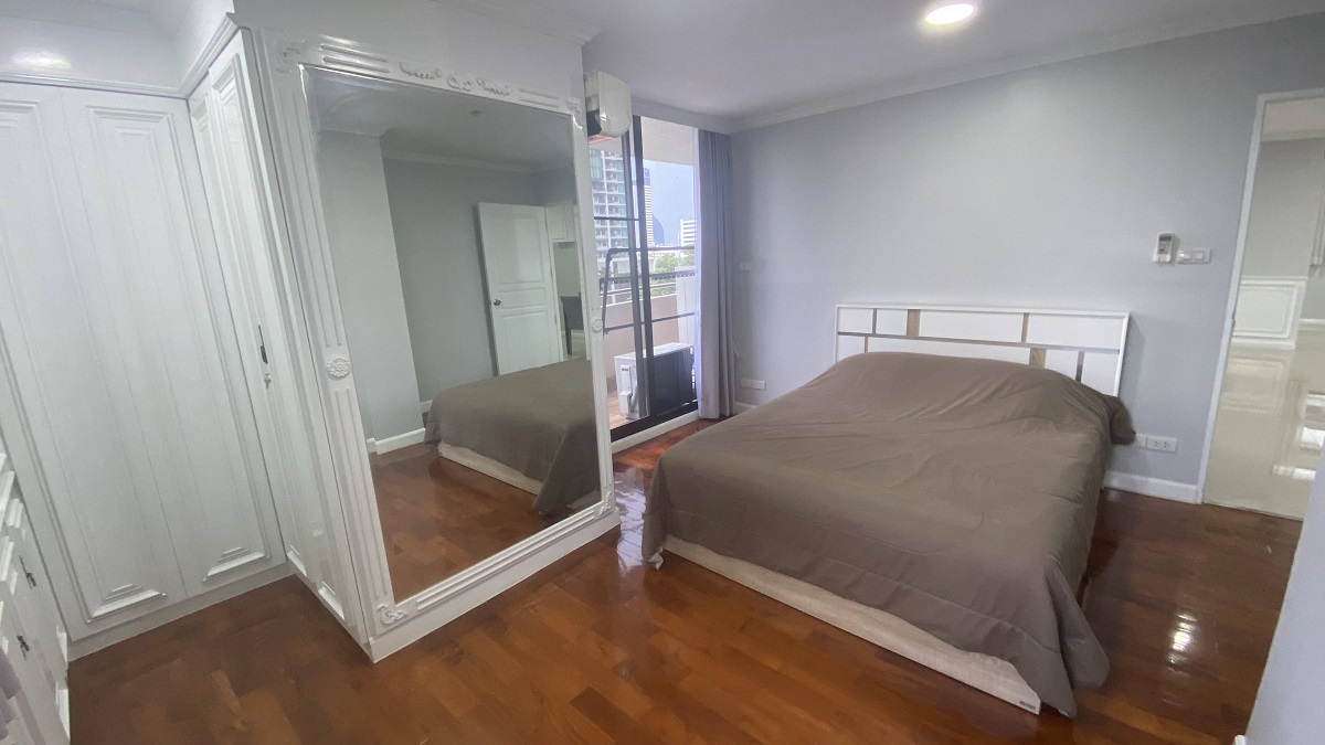 2 Bedrooms, 2 Bathrooms 111.54 sqm 8th Flr @Supalai Place Condominium For Rent 38K THB/Month