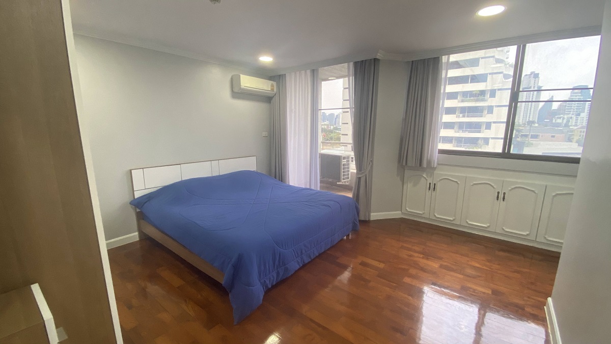 2 Bedrooms, 2 Bathrooms 111.54 sqm 8th Flr @Supalai Place Condominium For Rent 38K THB/Month