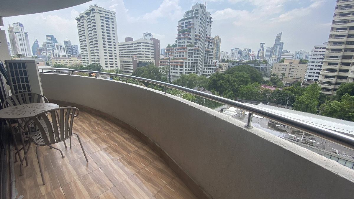 2 Bedrooms, 2 Bathrooms 111.54 sqm 8th Flr @Supalai Place Condominium For Rent 38K THB/Month