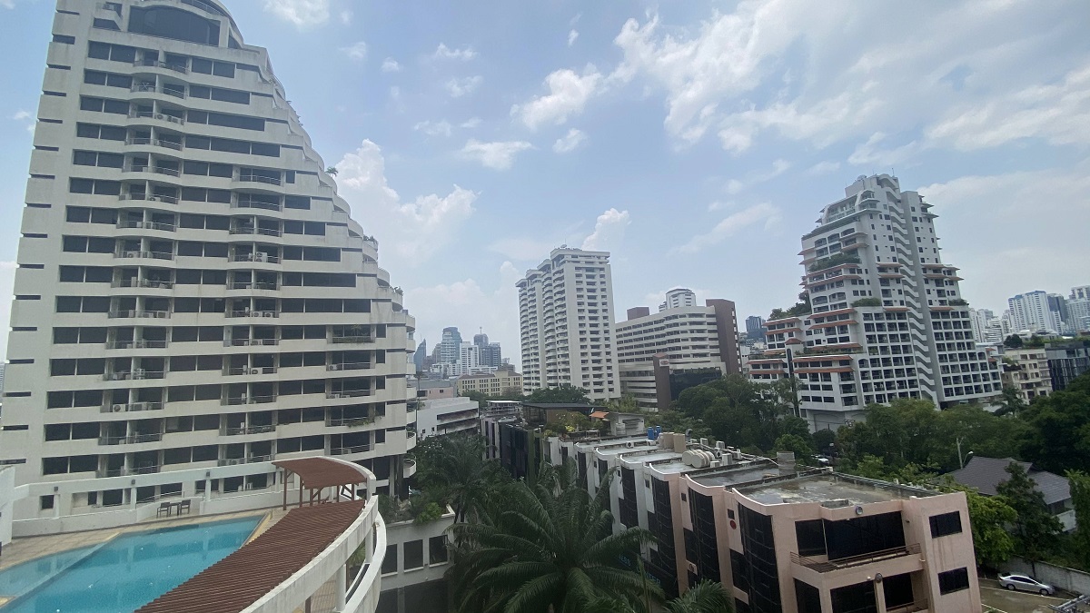 2 Bedrooms, 2 Bathrooms 111.54 sqm 8th Flr @Supalai Place Condominium For Rent 38K THB/Month