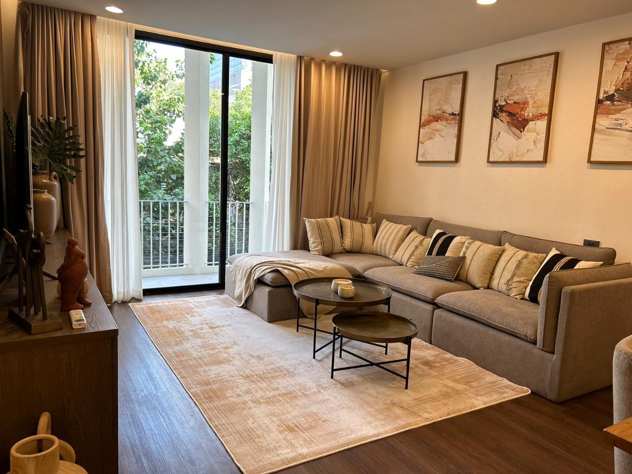 4 Bedrooms, 3 Bathrooms 200sqm @Luxurious Townhouse with Private Rooftop – Best of Sathorn-Silom For Rent 120kTHB/Month