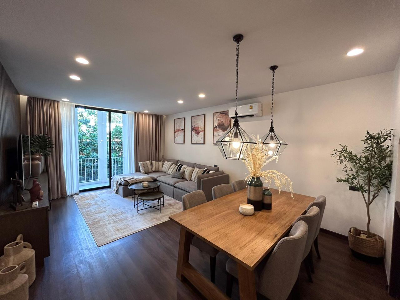 4 Bedrooms, 3 Bathrooms 200sqm @Luxurious Townhouse with Private Rooftop – Best of Sathorn-Silom For Rent 120kTHB/Month