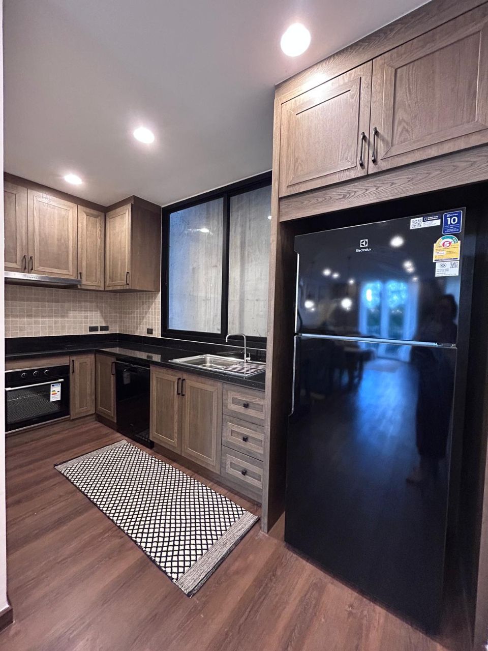 4 Bedrooms, 3 Bathrooms 200sqm @Luxurious Townhouse with Private Rooftop – Best of Sathorn-Silom For Rent 120kTHB/Month