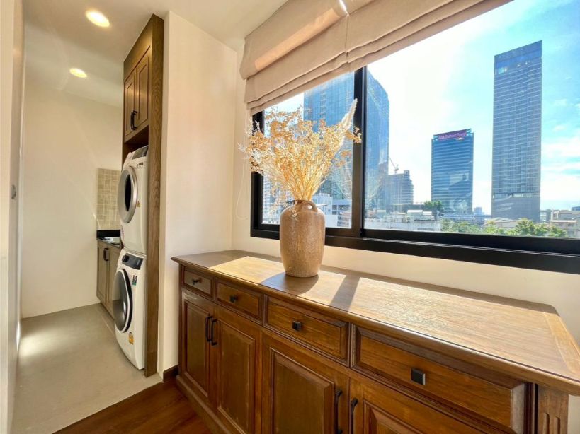 4 Bedrooms, 3 Bathrooms 200sqm @Luxurious Townhouse with Private Rooftop – Best of Sathorn-Silom For Rent 120kTHB/Month
