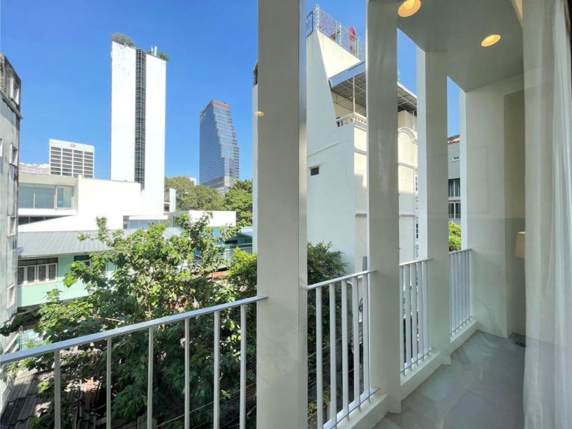 4 Bedrooms, 3 Bathrooms 200sqm @Luxurious Townhouse with Private Rooftop – Best of Sathorn-Silom For Rent 120kTHB/Month