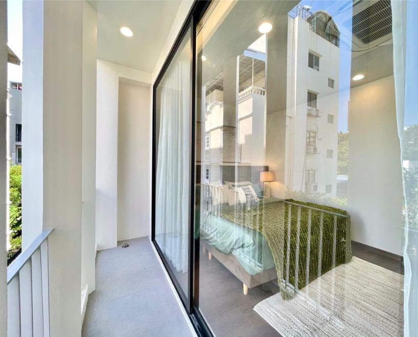 4 Bedrooms, 3 Bathrooms 200sqm @Luxurious Townhouse with Private Rooftop – Best of Sathorn-Silom For Rent 120kTHB/Month
