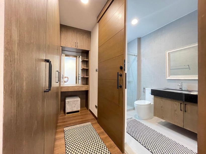 4 Bedrooms, 3 Bathrooms 200sqm @Luxurious Townhouse with Private Rooftop – Best of Sathorn-Silom For Rent 120kTHB/Month