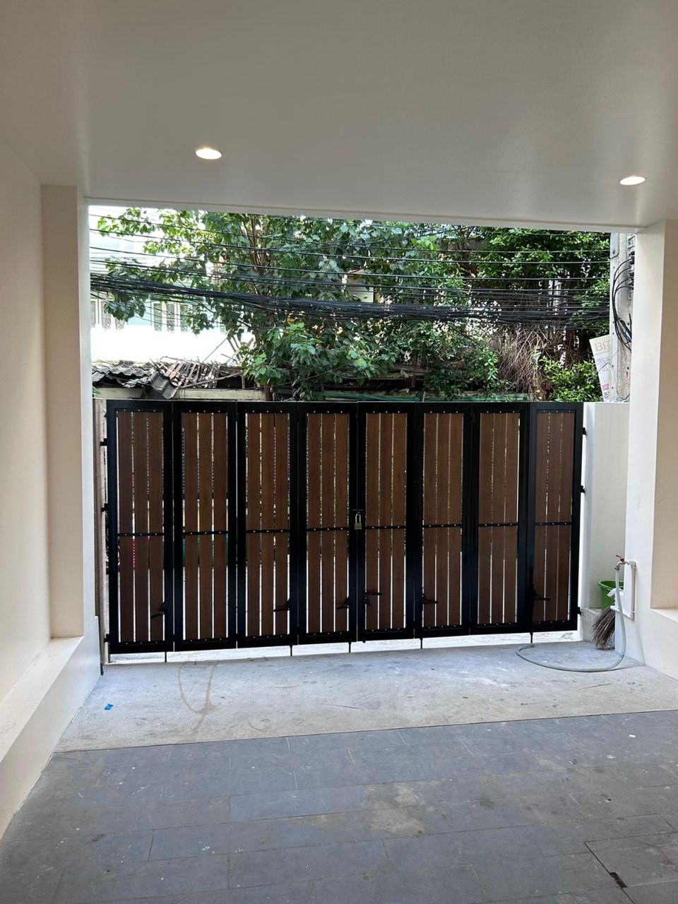 4 Bedrooms, 3 Bathrooms 200sqm @Luxurious Townhouse with Private Rooftop – Best of Sathorn-Silom For Rent 120kTHB/Month