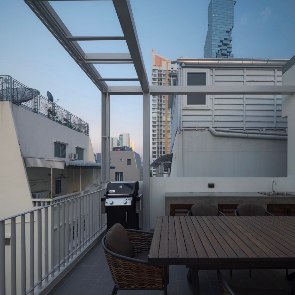 4 Bedrooms, 3 Bathrooms 200sqm @Luxurious Townhouse with Private Rooftop – Best of Sathorn-Silom For Rent 120kTHB/Month