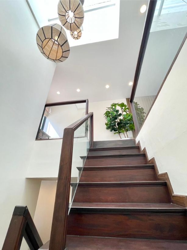 4 Bedrooms, 3 Bathrooms 200sqm @Luxurious Townhouse with Private Rooftop – Best of Sathorn-Silom For Rent 120kTHB/Month