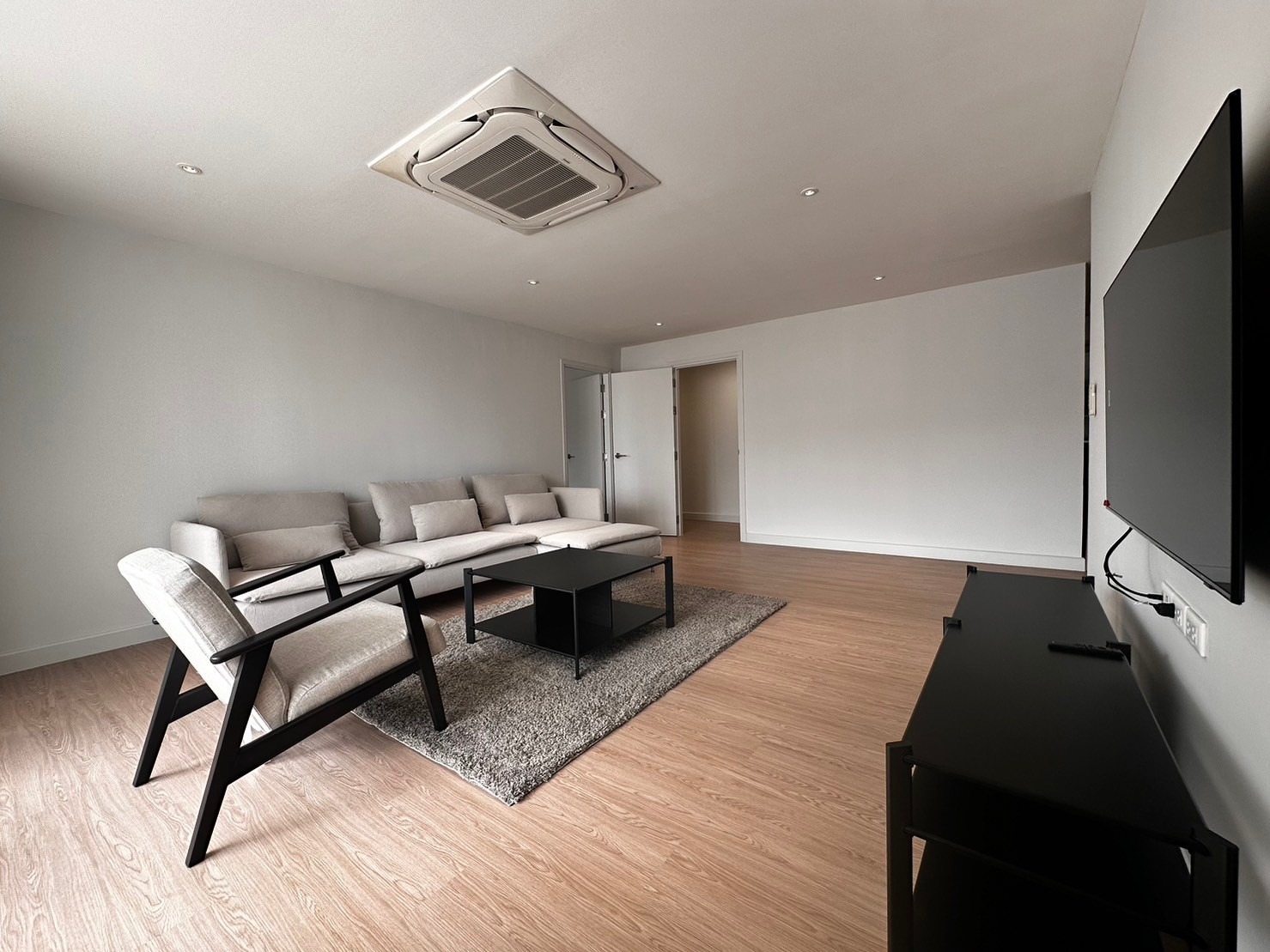 3 Bedrooms, 3 Bathrooms 251sqm @D.S. Tower 1 Sukhumvit 33 For Rent 120,000THB/Month