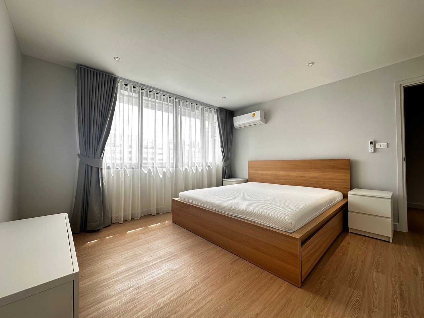 3 Bedrooms, 3 Bathrooms 251sqm @D.S. Tower 1 Sukhumvit 33 For Rent 120,000THB/Month