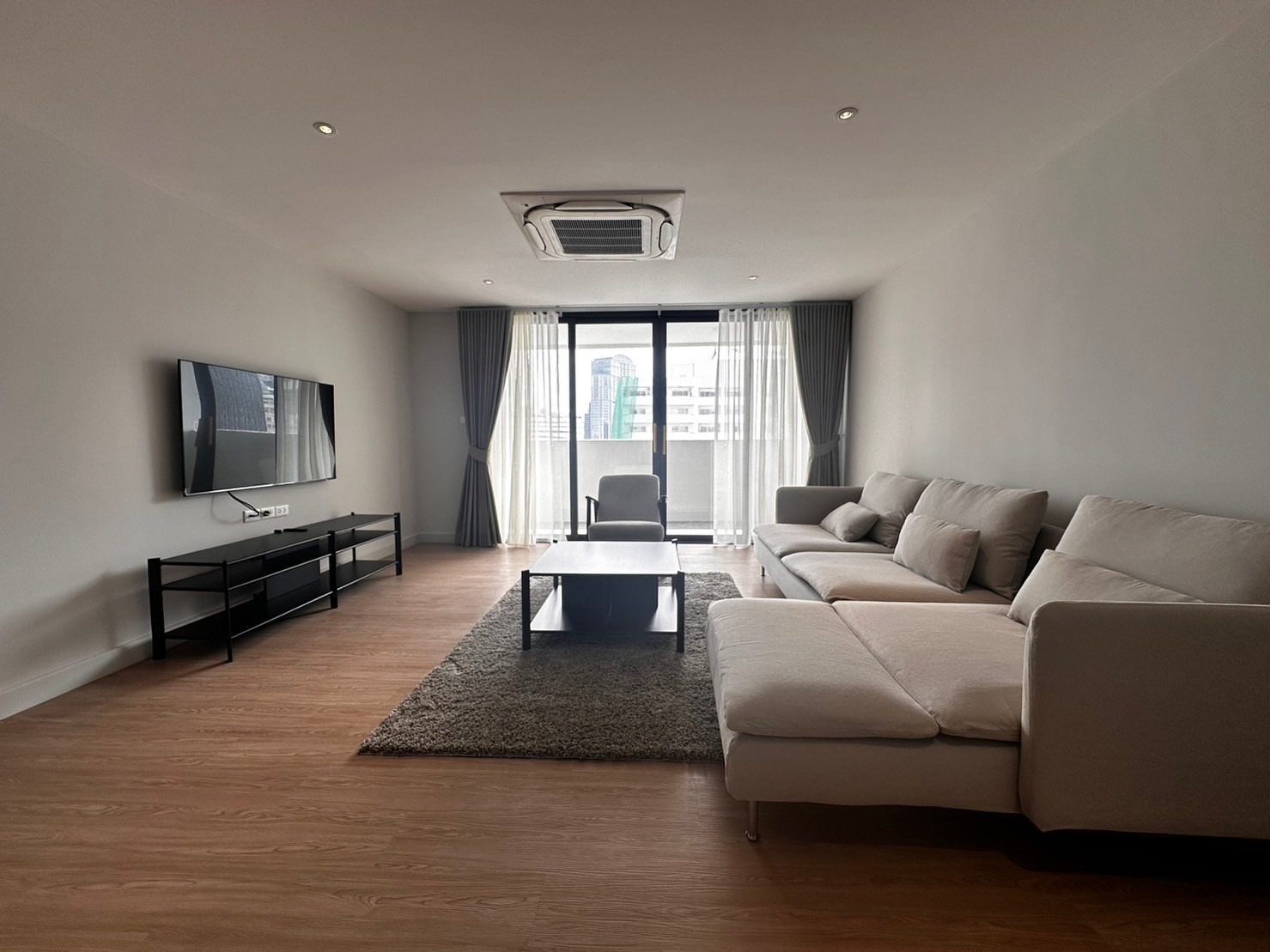3 Bedrooms, 3 Bathrooms 251sqm @D.S. Tower 1 Sukhumvit 33 For Rent 120,000THB/Month