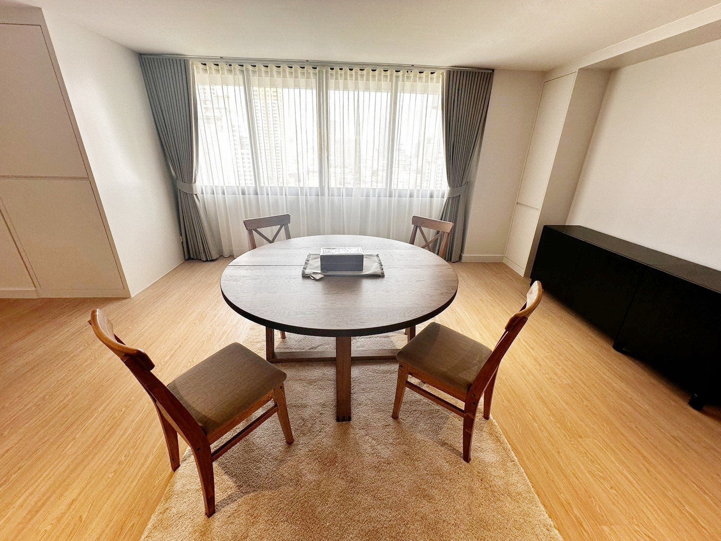 3 Bedrooms, 3 Bathrooms 251sqm @D.S. Tower 1 Sukhumvit 33 For Rent 120,000THB/Month