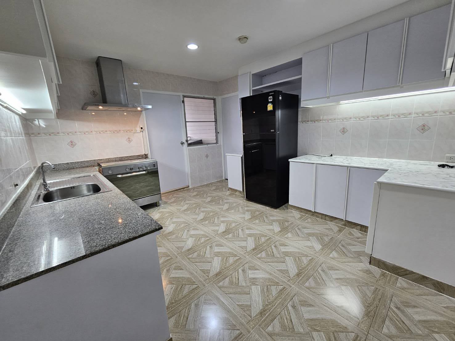 3 Bedrooms, 4 Bathrooms 236sqm @D.S. Tower 1 Sukhumvit For Rent 69,000THB/Month