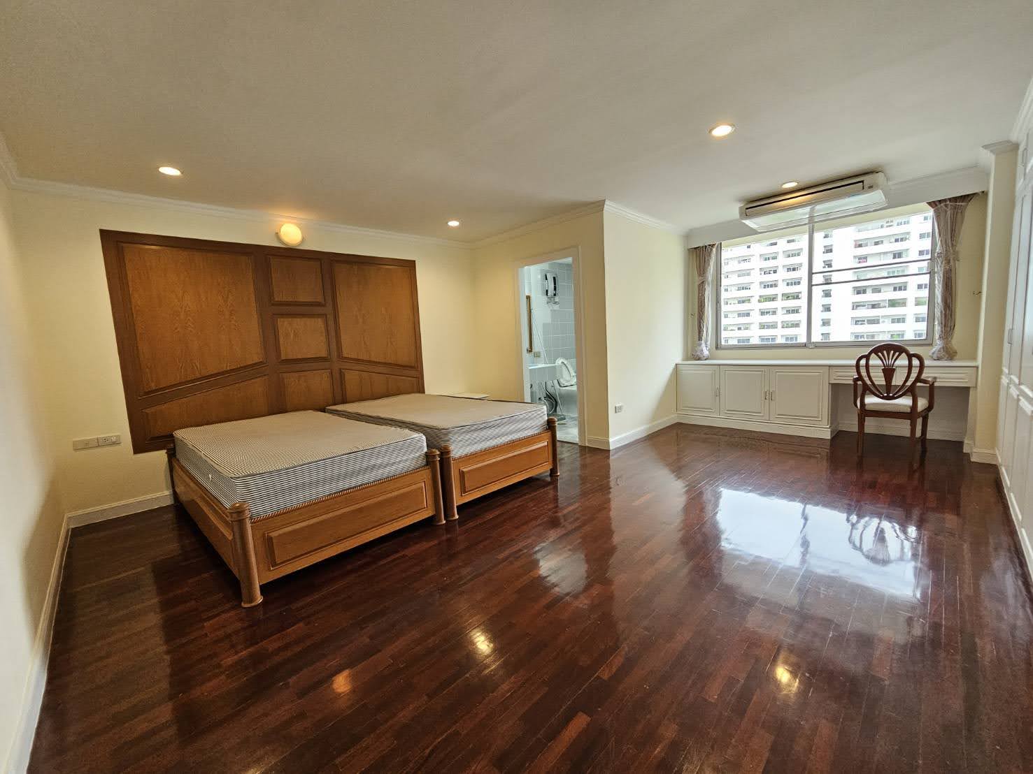 3 Bedrooms, 4 Bathrooms 236sqm @D.S. Tower 1 Sukhumvit For Rent 69,000THB/Month