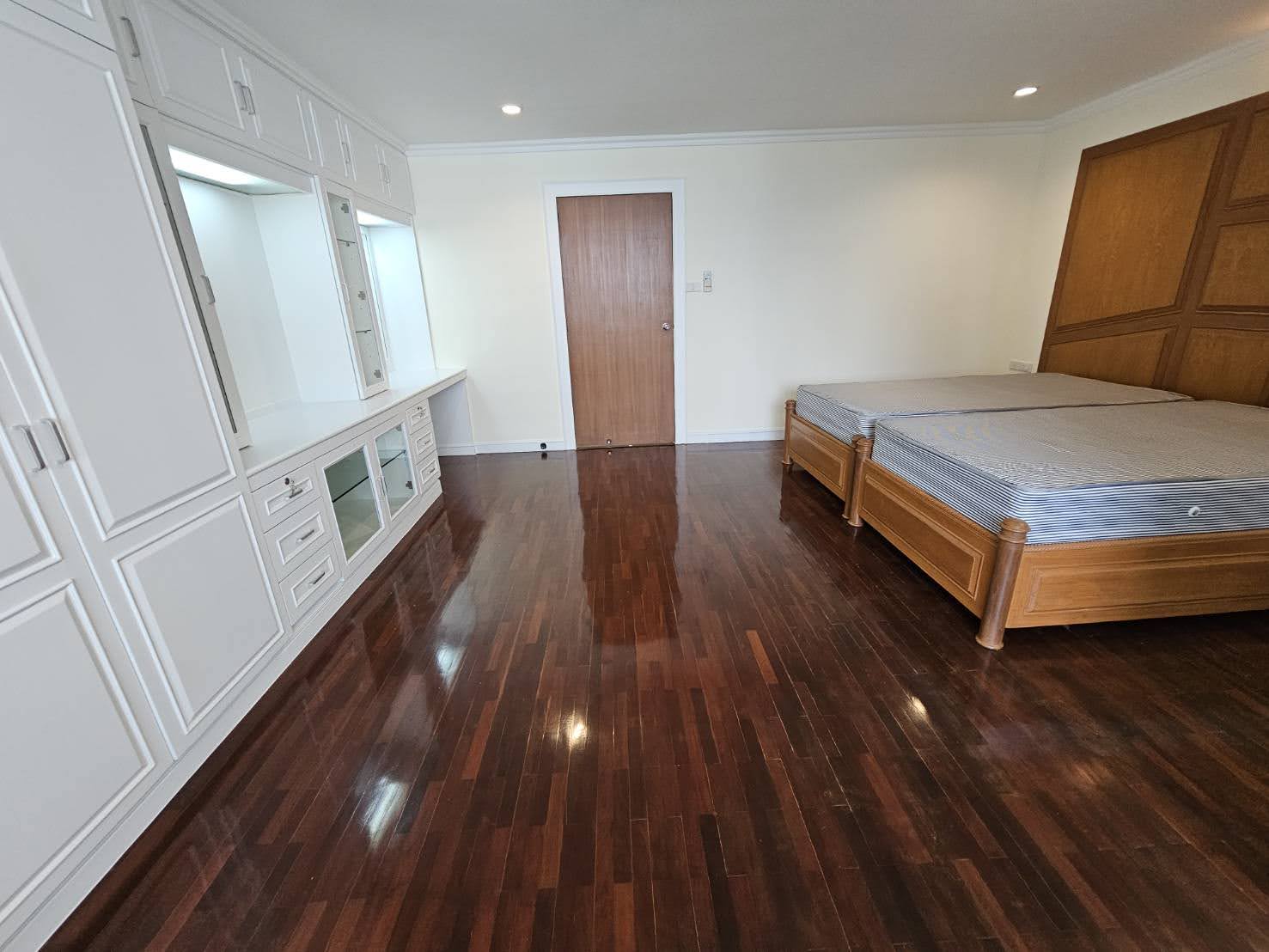 3 Bedrooms, 4 Bathrooms 236sqm @D.S. Tower 1 Sukhumvit For Rent 69,000THB/Month