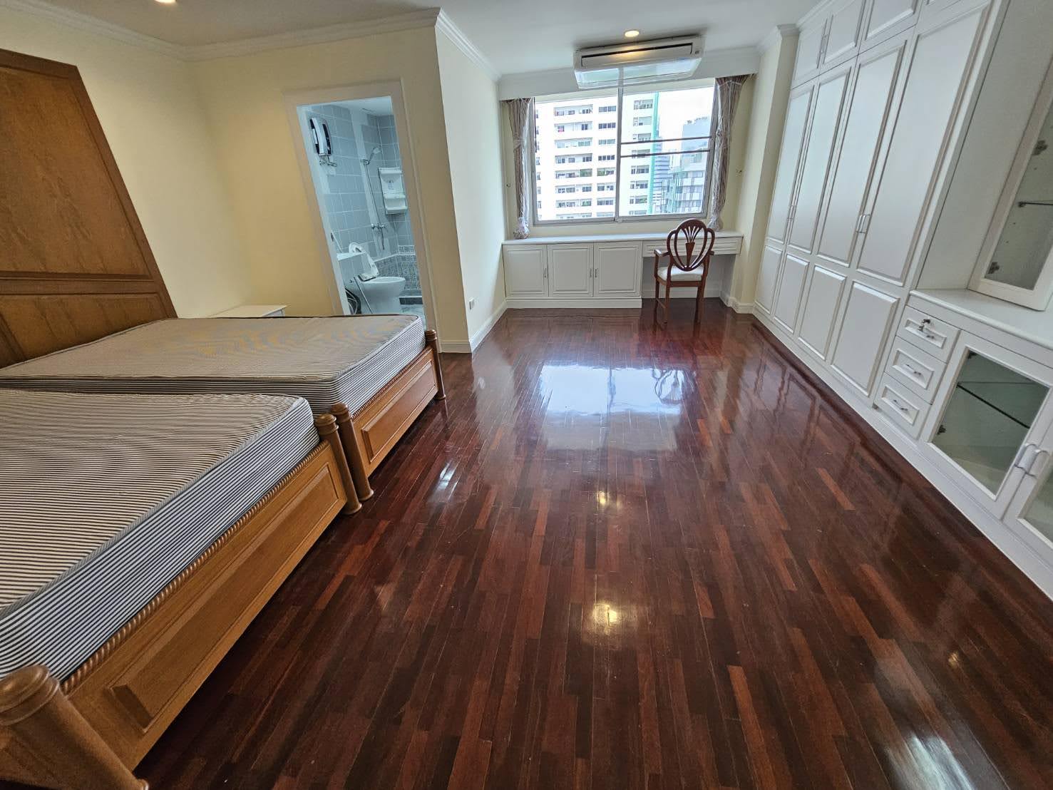 3 Bedrooms, 4 Bathrooms 236sqm @D.S. Tower 1 Sukhumvit For Rent 69,000THB/Month