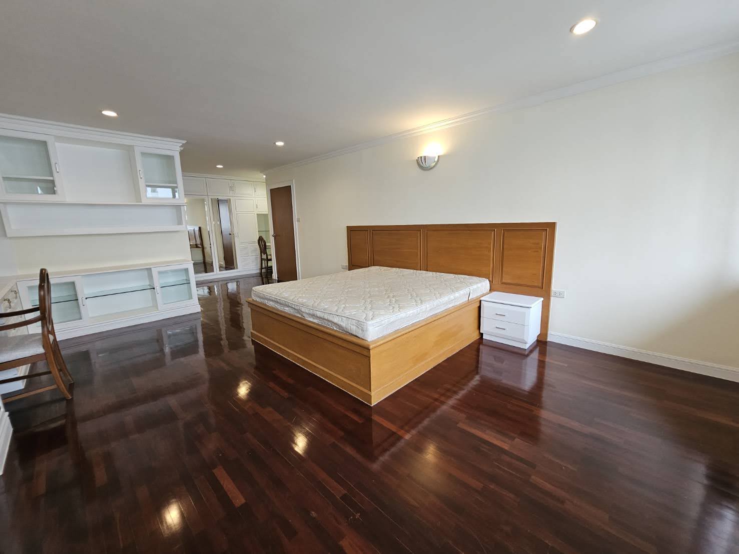 3 Bedrooms, 4 Bathrooms 236sqm @D.S. Tower 1 Sukhumvit For Rent 69,000THB/Month