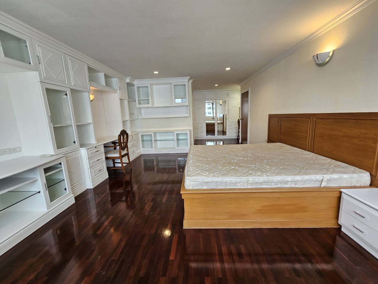 3 Bedrooms, 4 Bathrooms 236sqm @D.S. Tower 1 Sukhumvit For Rent 69,000THB/Month