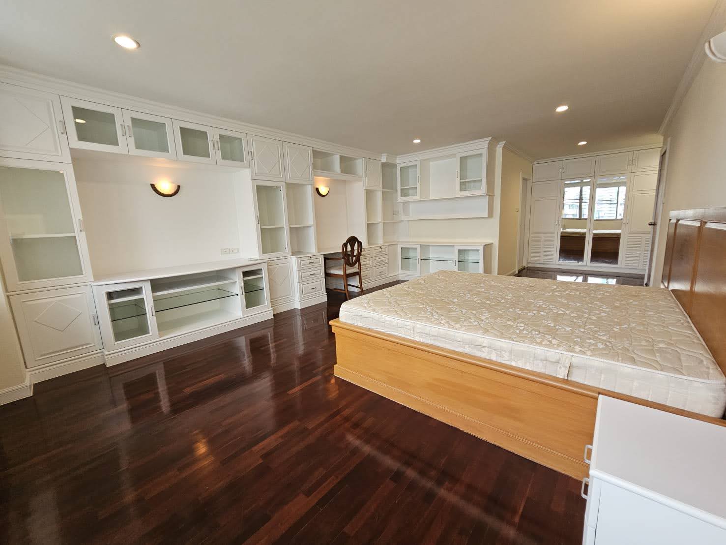 3 Bedrooms, 4 Bathrooms 236sqm @D.S. Tower 1 Sukhumvit For Rent 69,000THB/Month