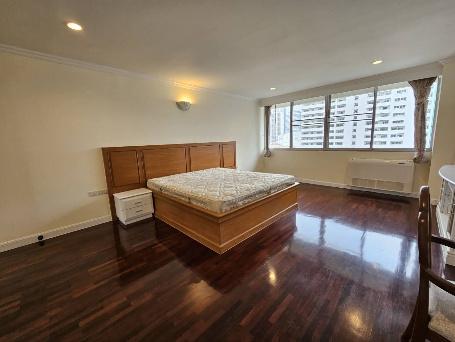 3 Bedrooms, 4 Bathrooms 236sqm @D.S. Tower 1 Sukhumvit For Rent 69,000THB/Month
