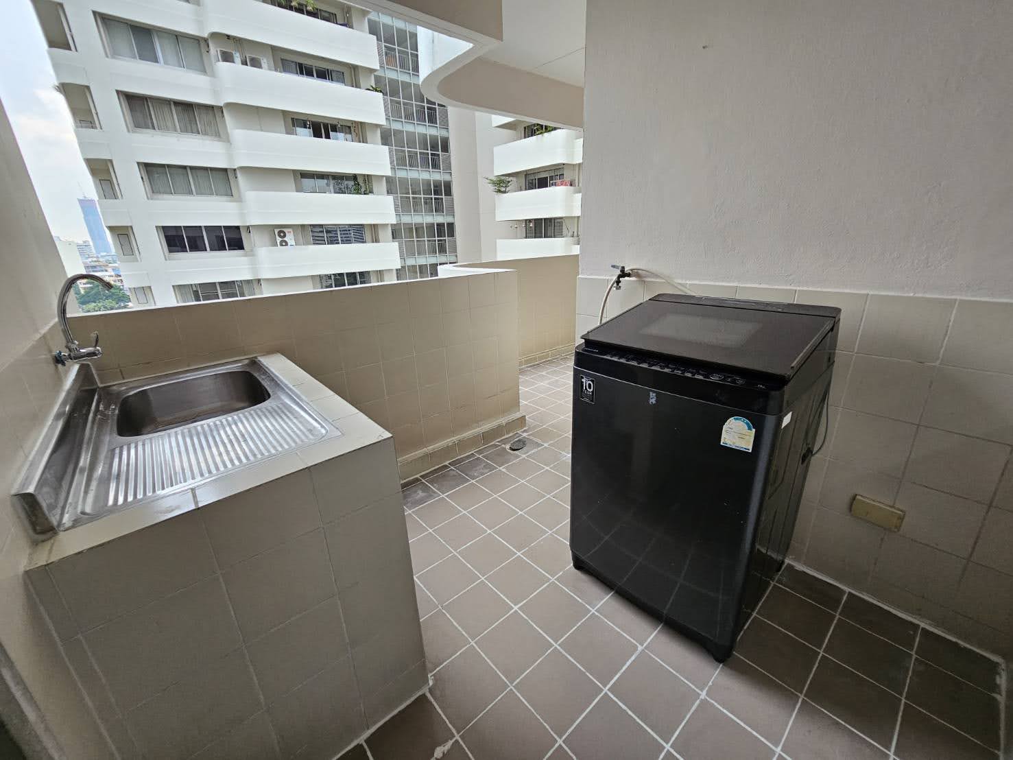 3 Bedrooms, 4 Bathrooms 236sqm @D.S. Tower 1 Sukhumvit For Rent 69,000THB/Month