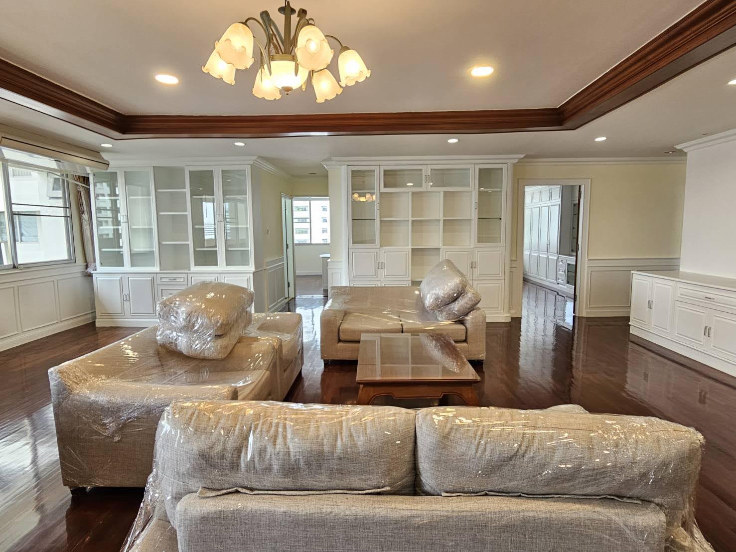 3 Bedrooms, 4 Bathrooms 236sqm @D.S. Tower 1 Sukhumvit For Rent 69,000THB/Month