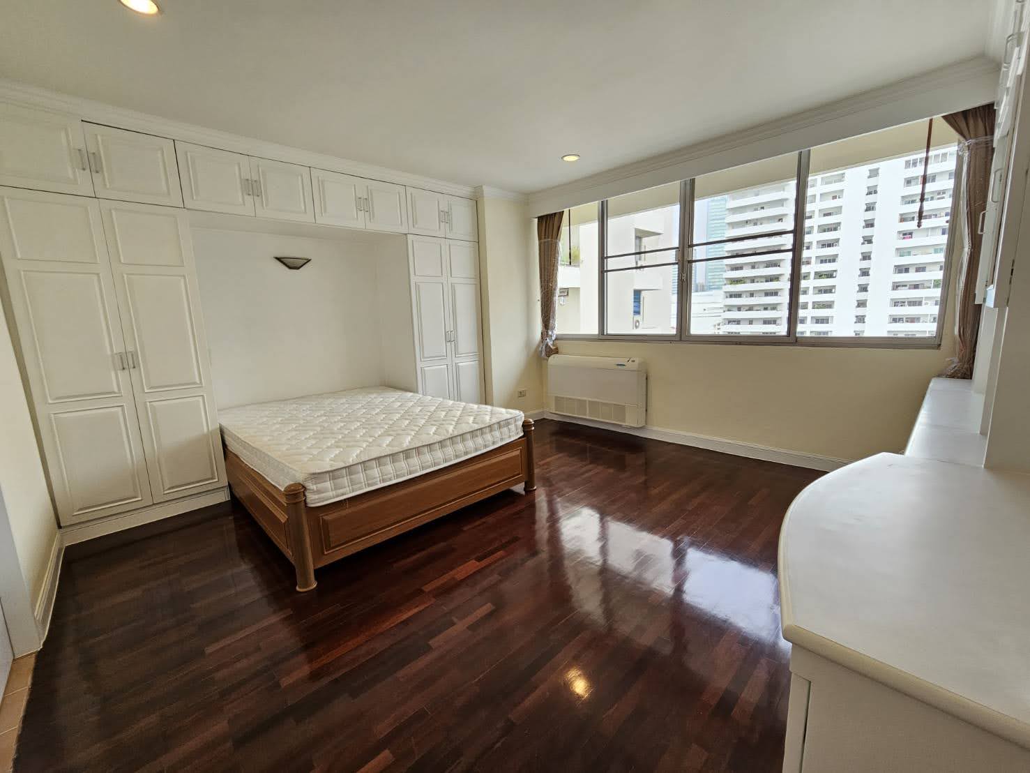3 Bedrooms, 4 Bathrooms 236sqm @D.S. Tower 1 Sukhumvit For Rent 69,000THB/Month