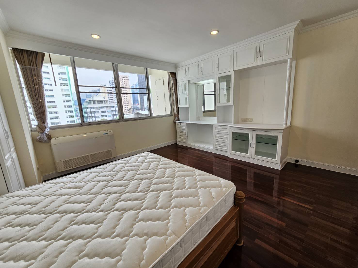 3 Bedrooms, 4 Bathrooms 236sqm @D.S. Tower 1 Sukhumvit For Rent 69,000THB/Month