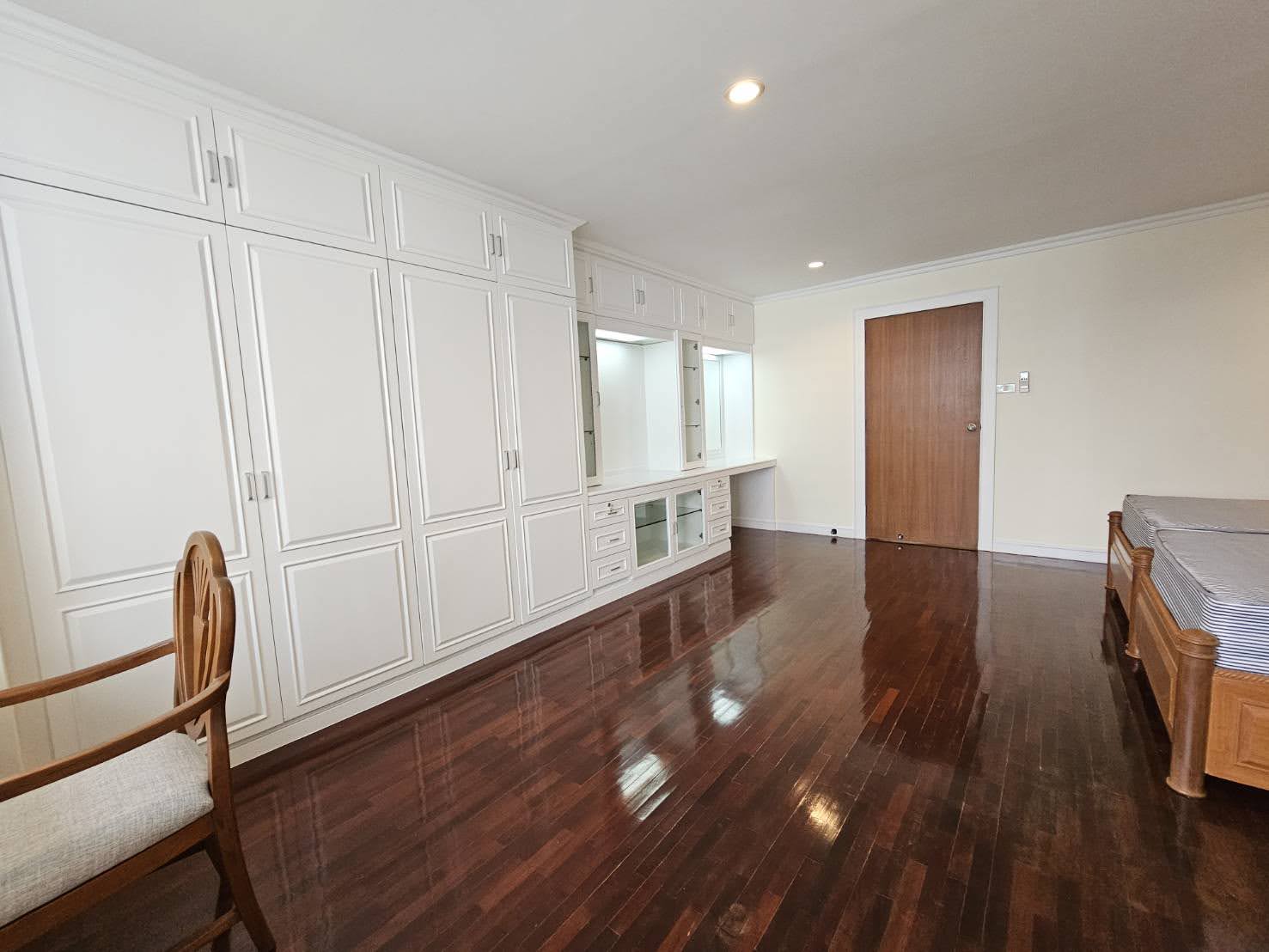 3 Bedrooms, 4 Bathrooms 236sqm @D.S. Tower 1 Sukhumvit For Rent 69,000THB/Month