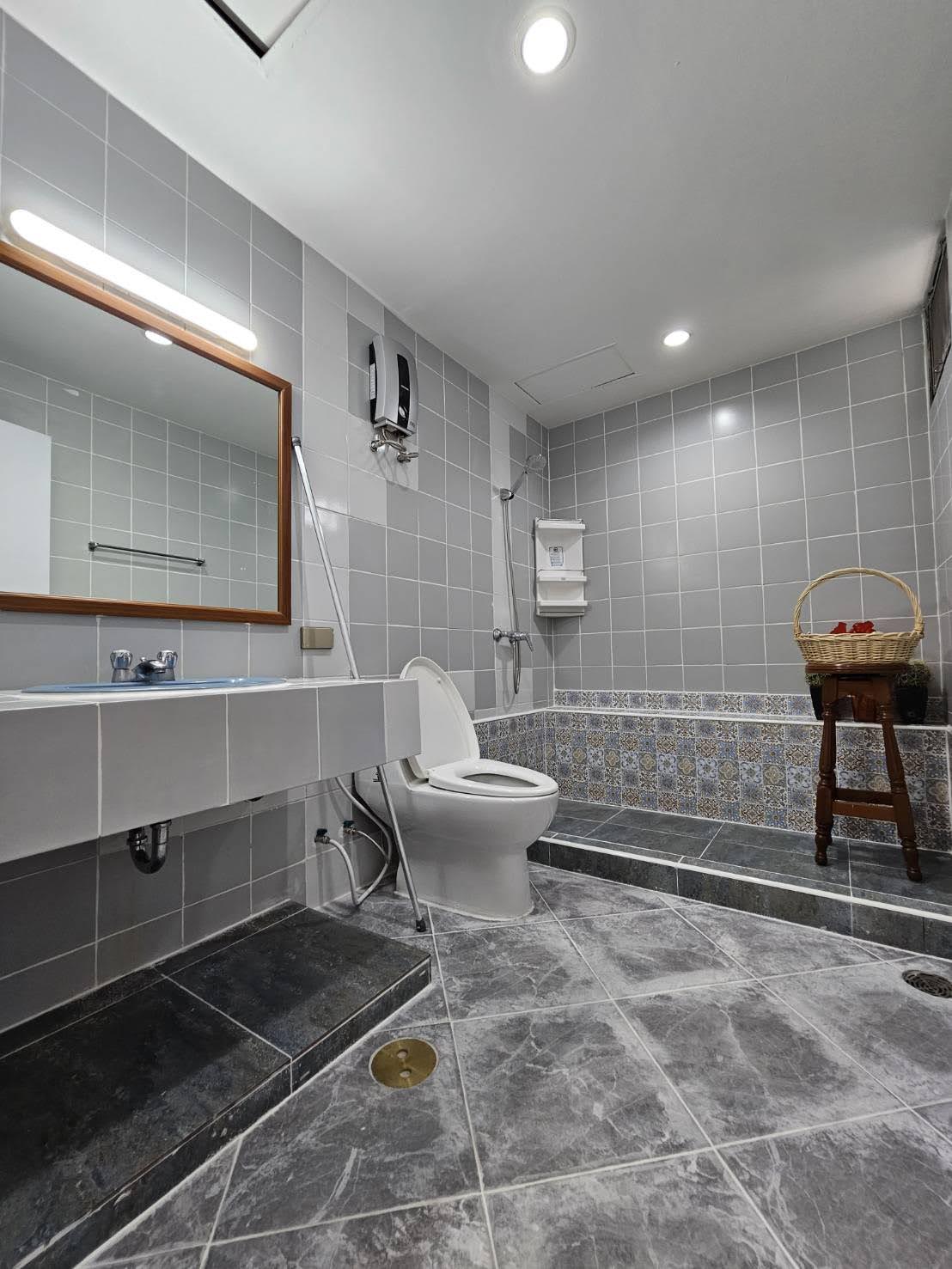 3 Bedrooms, 4 Bathrooms 236sqm @D.S. Tower 1 Sukhumvit For Rent 69,000THB/Month