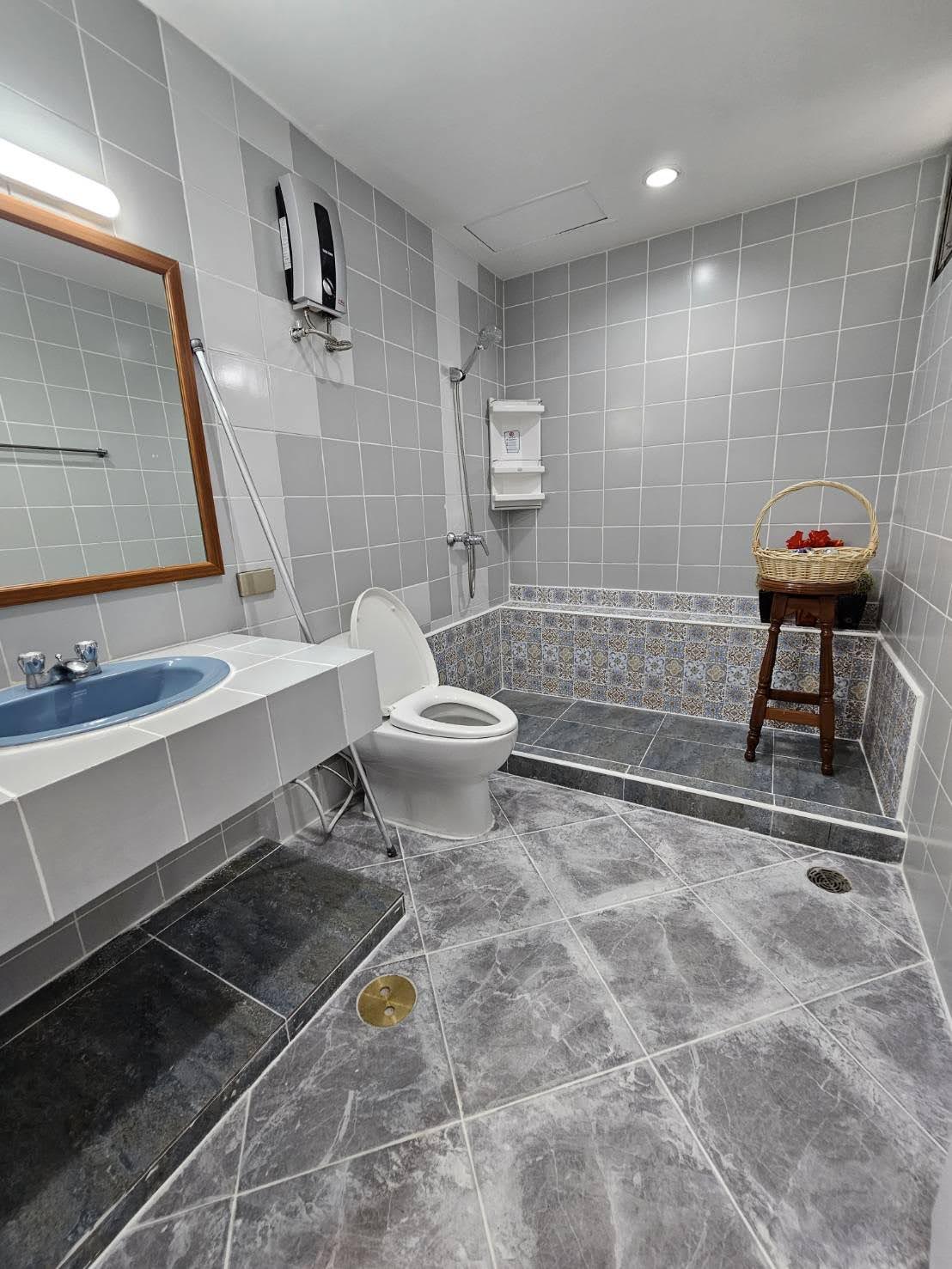 3 Bedrooms, 4 Bathrooms 236sqm @D.S. Tower 1 Sukhumvit For Rent 69,000THB/Month
