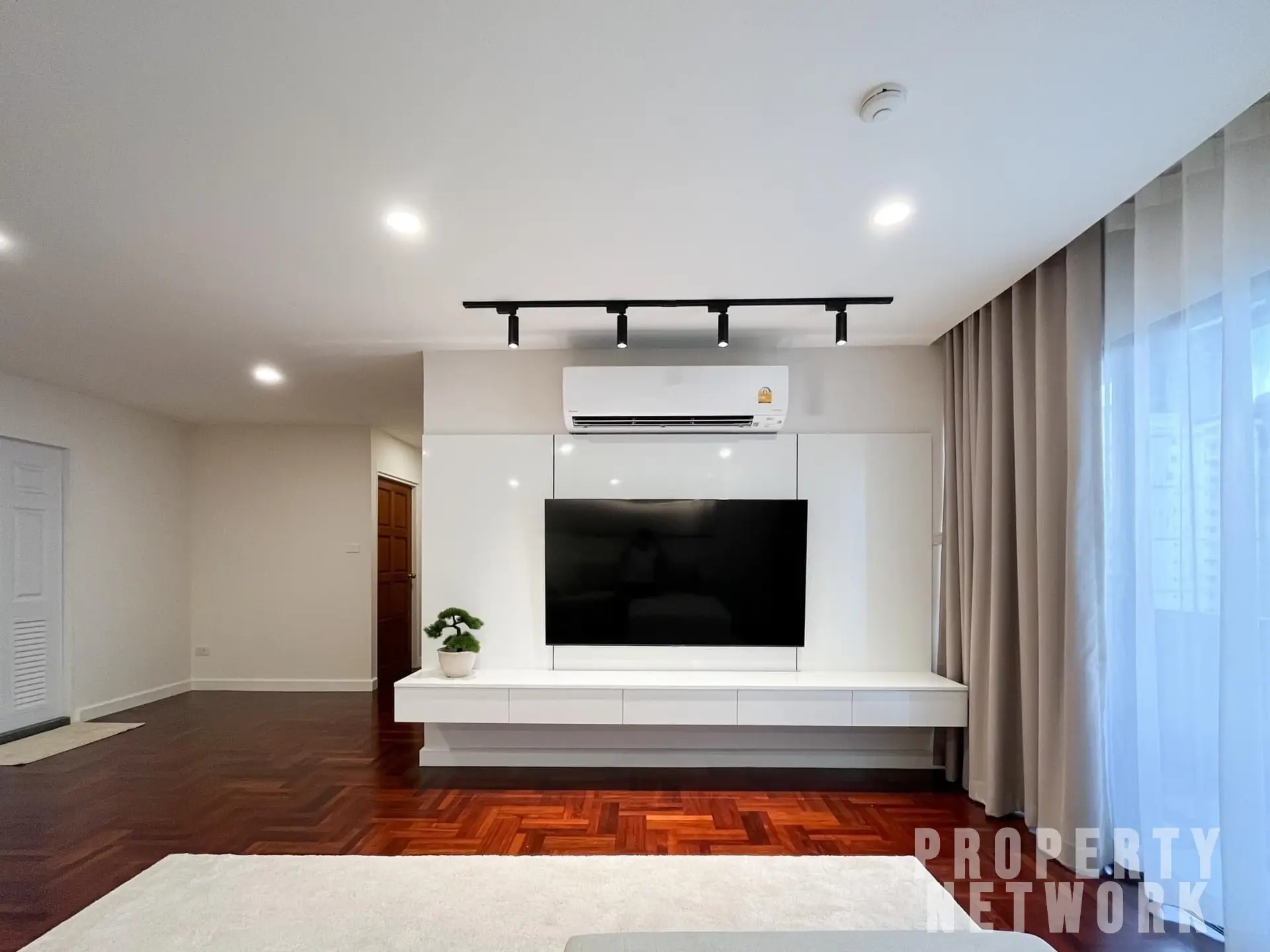 3 Bedrooms, 2 Bathrooms 143.82sqm @Richmond Palace Condominium For Sale 16.8MB