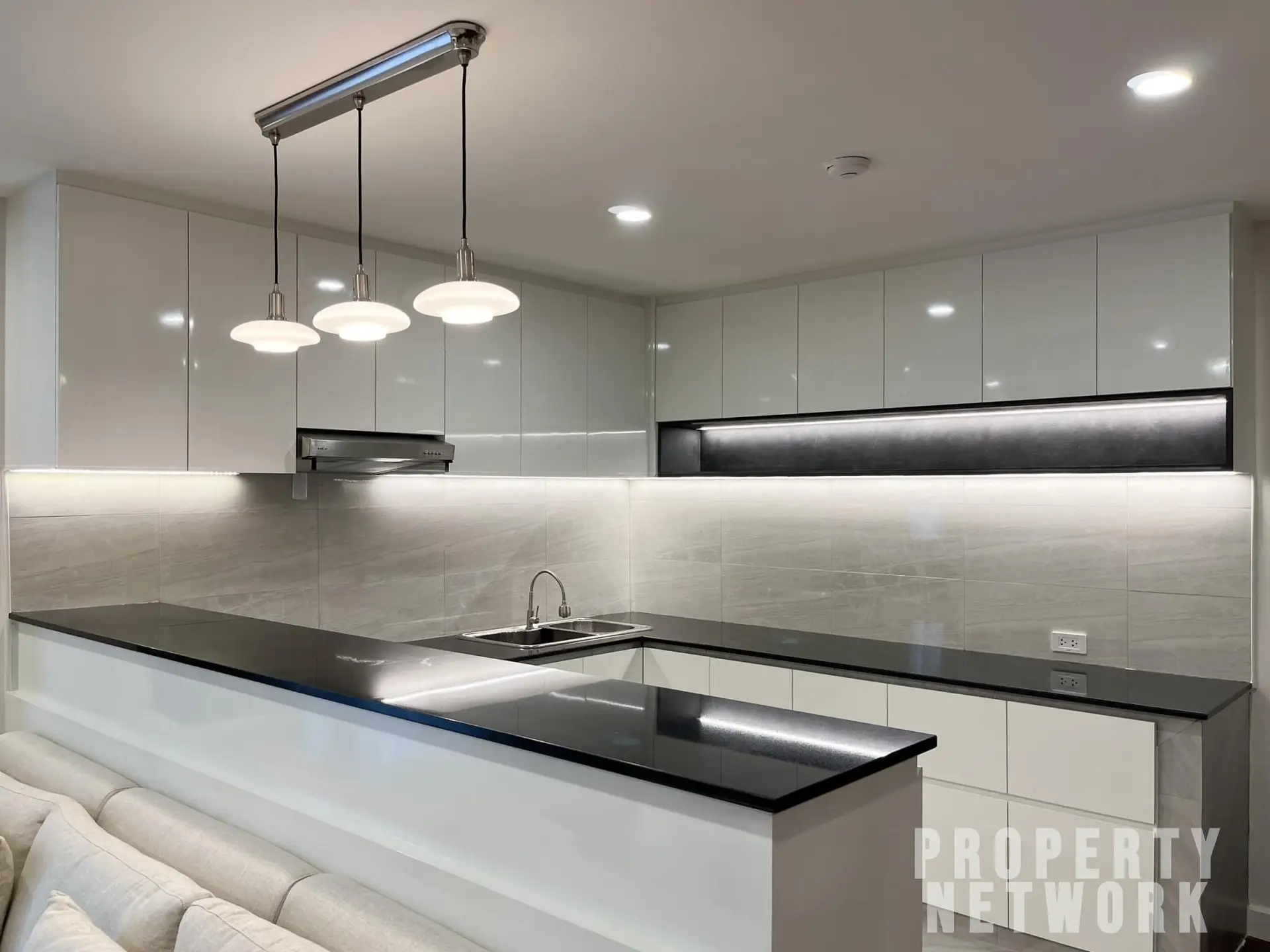 3 Bedrooms, 2 Bathrooms 143.82sqm @Richmond Palace Condominium For Sale 16.8MB