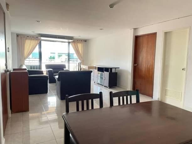 2 Bedrooms, 2 Bathrooms 110sqm 5th Floor @Lin Court in Khlong Toei For Rent 30,000THB/Month