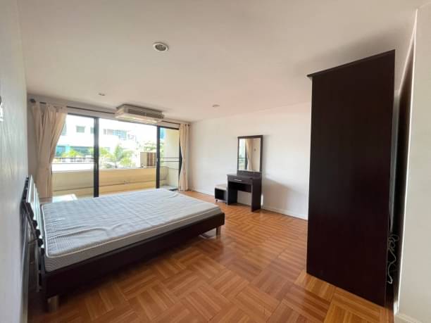 2 Bedrooms, 2 Bathrooms 110sqm 5th Floor @Lin Court in Khlong Toei For Rent 30,000THB/Month