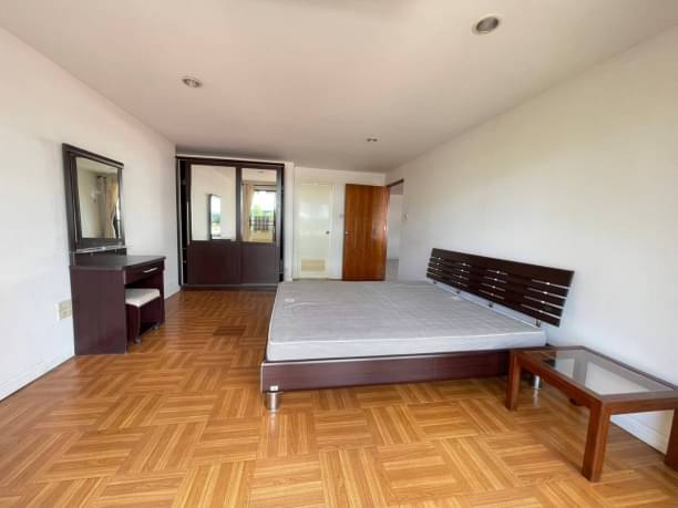 2 Bedrooms, 2 Bathrooms 110sqm 5th Floor @Lin Court in Khlong Toei For Rent 30,000THB/Month