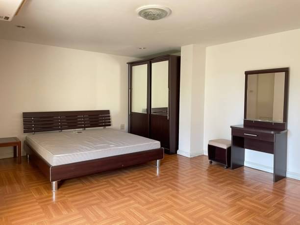 2 Bedrooms, 2 Bathrooms 110sqm 5th Floor @Lin Court in Khlong Toei For Rent 30,000THB/Month
