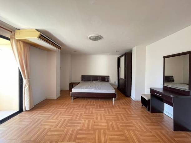 2 Bedrooms, 2 Bathrooms 110sqm 5th Floor @Lin Court in Khlong Toei For Rent 30,000THB/Month