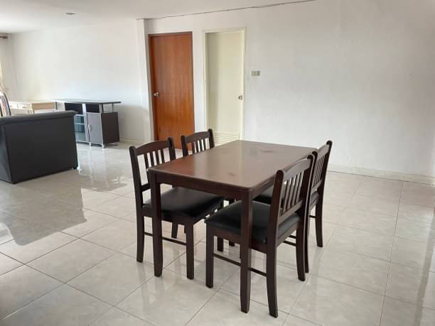 2 Bedrooms, 2 Bathrooms 110sqm 5th Floor @Lin Court in Khlong Toei For Rent 30,000THB/Month