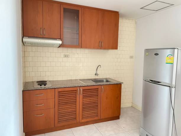 2 Bedrooms, 2 Bathrooms 110sqm 5th Floor @Lin Court in Khlong Toei For Rent 30,000THB/Month
