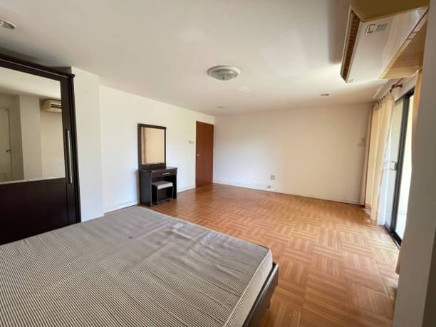 2 Bedrooms, 2 Bathrooms 110sqm 5th Floor @Lin Court in Khlong Toei For Rent 30,000THB/Month
