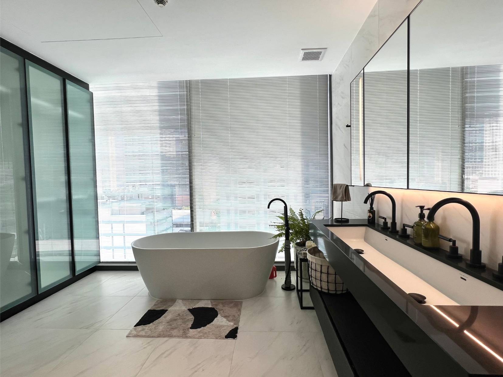2 Bedrooms,2 Bathrooms 98sqm @Tait Sathorn 12 For Rent 100,000THB/Month
