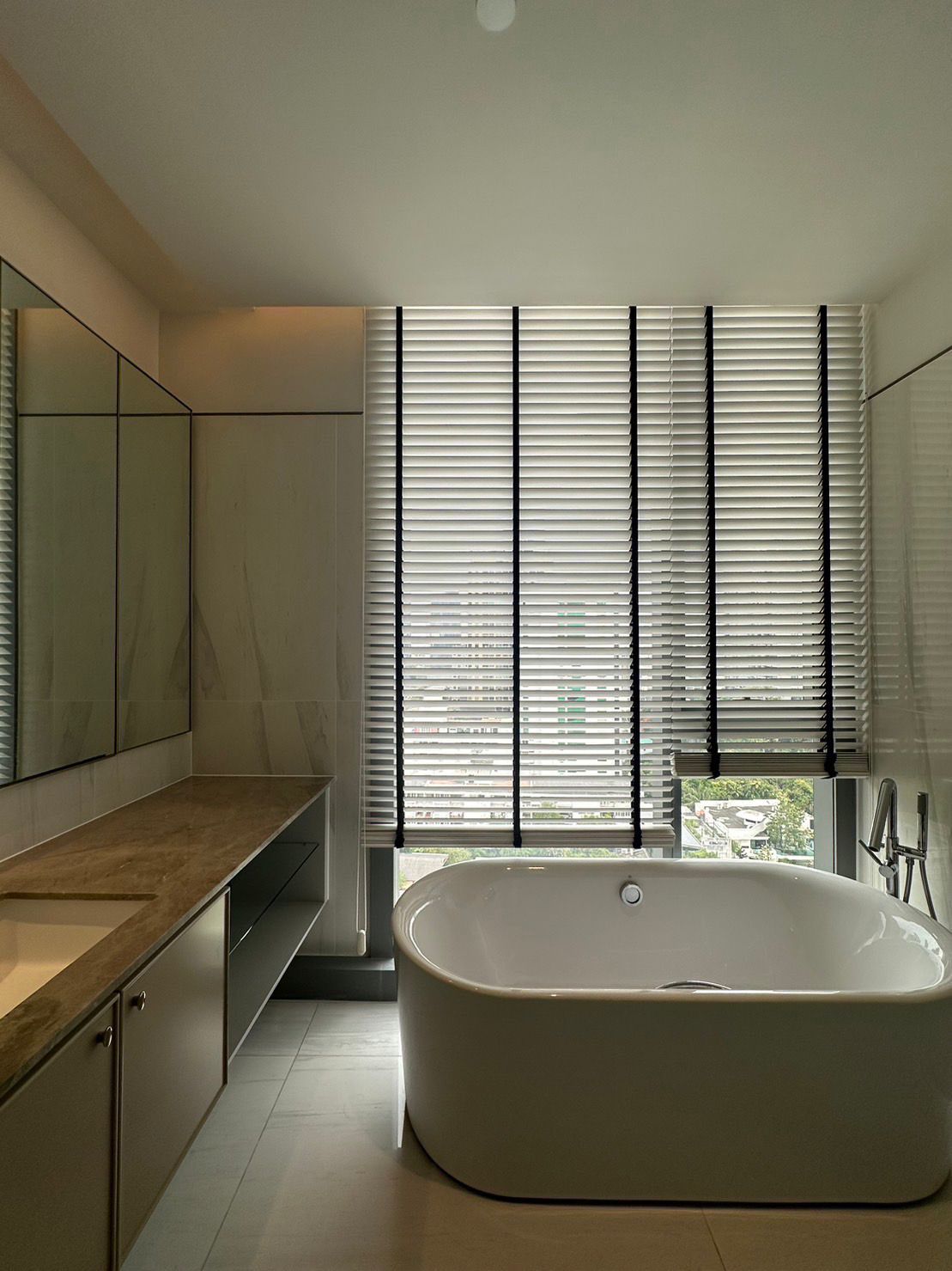 2 Bedrooms, 2 Bathrooms 105sqm 12th Flr @ Kraam Sukhumvit 26 For Rent 120,000THB/Month