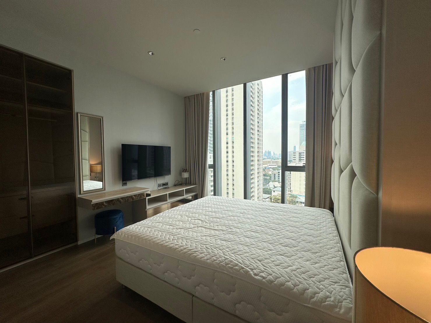 2 Bedrooms, 2 Bathrooms 105sqm 12th Flr @ Kraam Sukhumvit 26 For Rent 120,000THB/Month