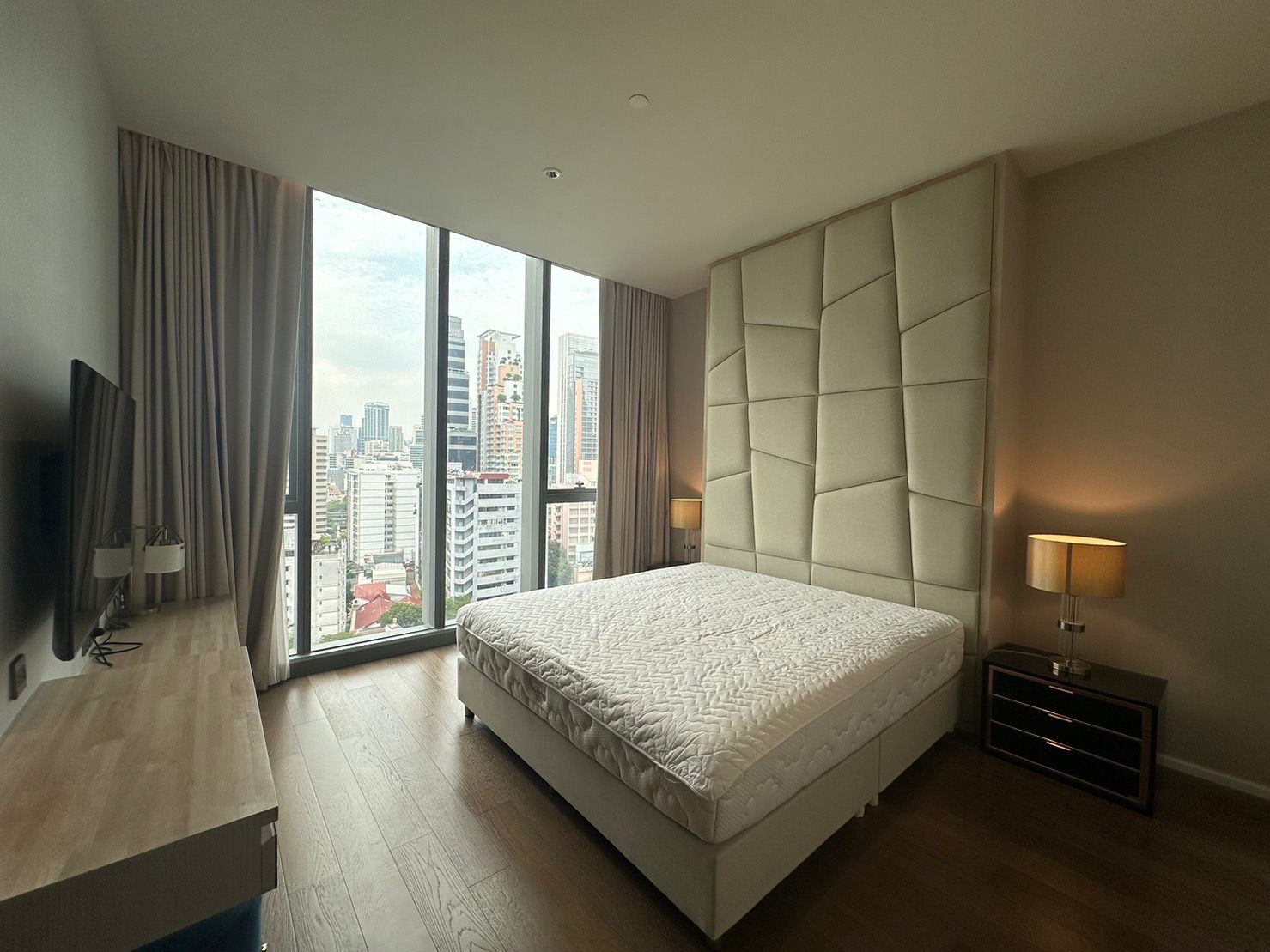 2 Bedrooms, 2 Bathrooms 105sqm 12th Flr @ Kraam Sukhumvit 26 For Rent 120,000THB/Month
