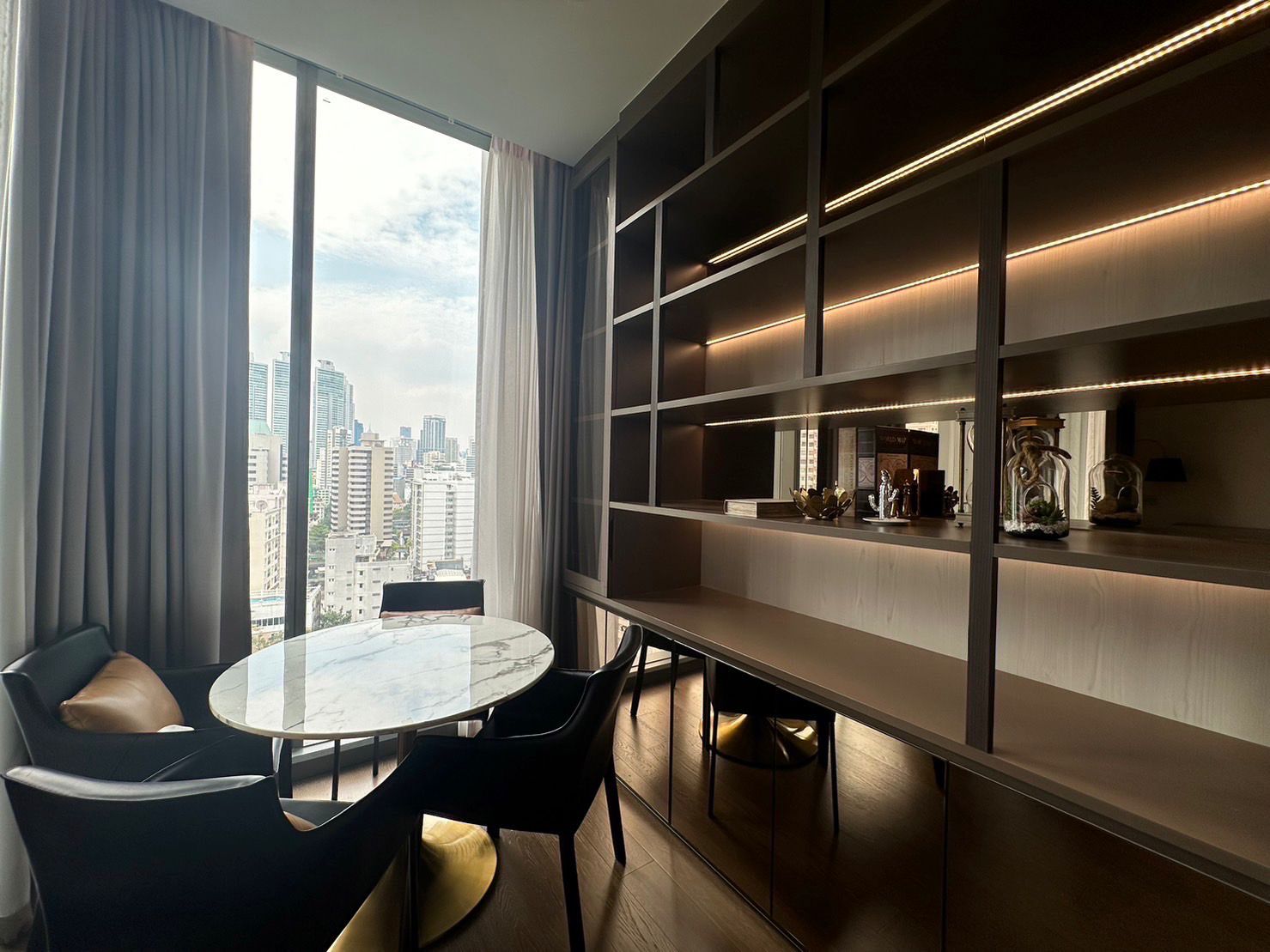 2 Bedrooms, 2 Bathrooms 105sqm 12th Flr @ Kraam Sukhumvit 26 For Rent 120,000THB/Month